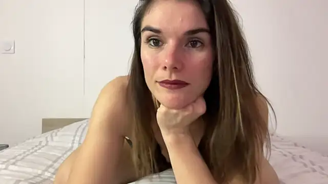 Snapshot of Caro663 chatting on December 15, 8:13 pm Caro663 online show from December 15, 8:13 pm