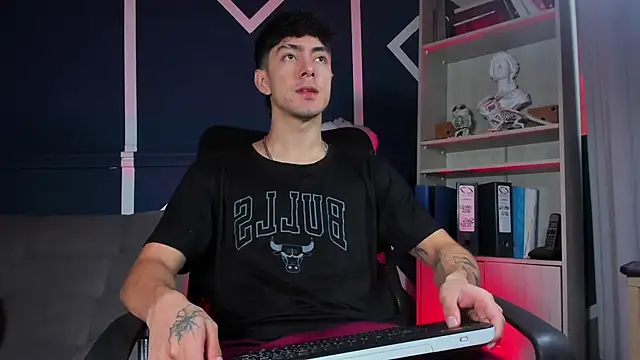 etham wolf  online show from November 19, 12:27 pm