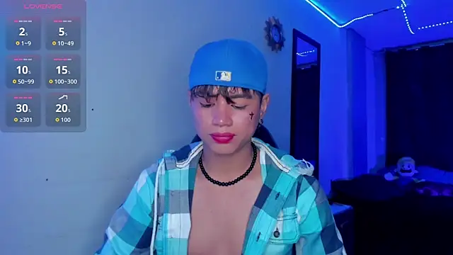 Snapshot of Jostin18 chatting on November 9, 2:15 pm Jostin18 online show from November 9, 2:15 pm