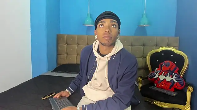 Snapshot of CollemanStone chatting on November 19, 4:45 am CollemanStone online show from November 19, 4:45 am