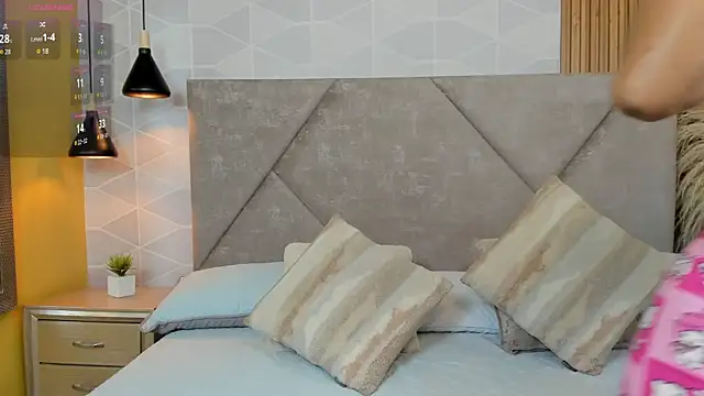 Snapshot of Jade_Whisper chatting on October 31, 1:28 am Jade Whisper online show from October 31, 1:28 am