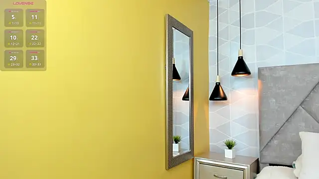 Snapshot of Jade_Whisper chatting on December 4, 1:26 am Jade Whisper online show from December 4, 1:26 am