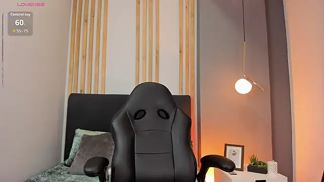 Snapshot of ivy_collins_ chatting on October 24, 9:44 pm ivy collins online show from October 24, 9:44 pm