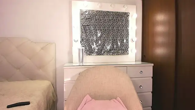 Snapshot of lina_quinn chatting on November 4, 2:54 am lina quinn online show from November 4, 2:54 am