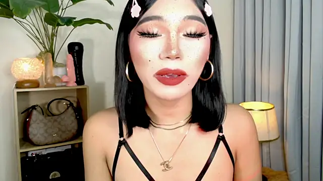 miyaa Moore online show from November 29, 8:01 pm