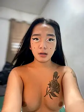 Snapshot of Lalisaslut18 chatting on October 27, 8:18 am Lalisaslut18 online show from October 27, 8:18 am