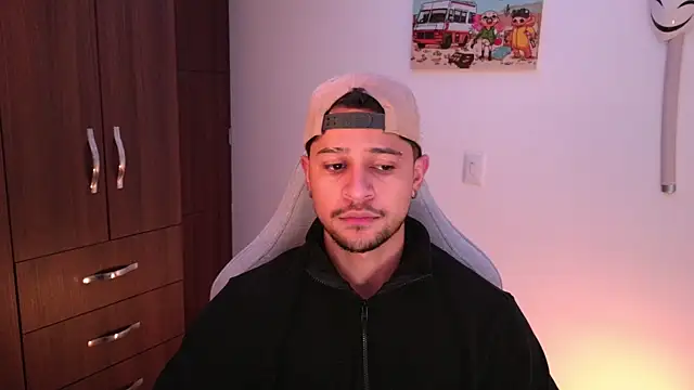 domsantiago  online show from December 21, 1:57 am