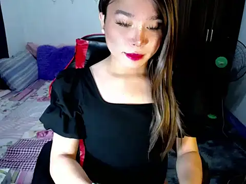 Urassiansweetcummer online show from October 8, 2:14 pm