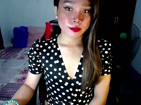 Urassiansweetcummer online show from October 17, 2:30 pm