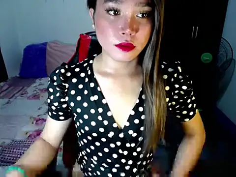 Urassiansweetcummer online show from October 20, 2:12 am