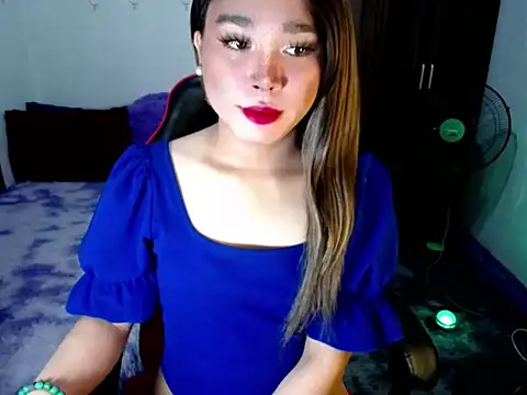 Urassiansweetcummer online show from December 18, 2:39 am