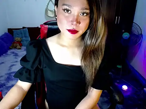 Urassiansweetcummer online show from March 19, 2:26 am