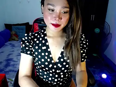 Urassiansweetcummer online show from March 30, 4:57 am