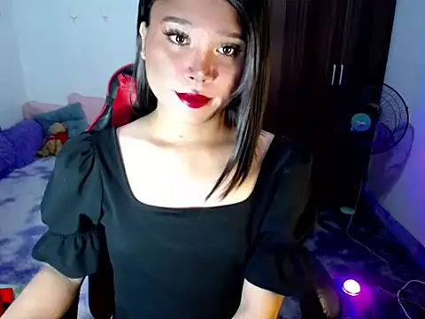 Snapshot of Urassiansweetcummer chatting on May 22, 12:11 pm Urassiansweetcummer online show from May 22, 12:11 pm