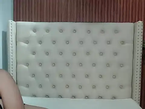 Snapshot of universal_slutt chatting on October 10, 5:01 pm universal slutt online show from October 10, 5:01 pm