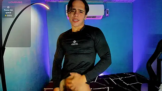 Snapshot of Maximiliano_scoott__ chatting on September 11, 5:57 pm Maximiliano scoott   online show from September 11, 5:57 pm