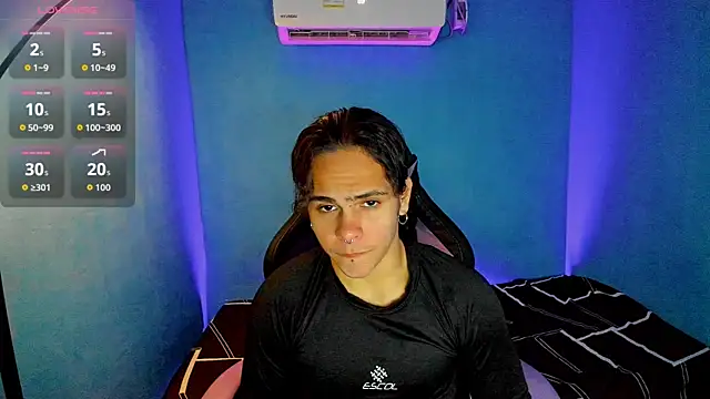 Snapshot of Maximiliano_scoott__ chatting on September 18, 8:33 pm Maximiliano scoott   online show from September 18, 8:33 pm