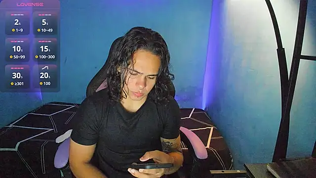 Snapshot of Maximiliano_scoott__ chatting on October 15, 6:52 pm Maximiliano scoott   online show from October 15, 6:52 pm