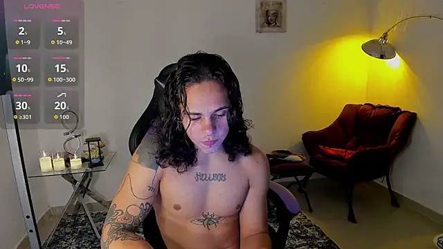 Snapshot of Maximiliano_scoott__ chatting on November 18, 12:05 am Maximiliano scoott online show from November 18, 12:05 am