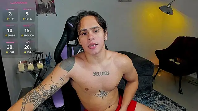 Snapshot of Maximiliano_scoott__ chatting on November 21, 10:52 pm Maximiliano scoott online show from November 21, 10:52 pm