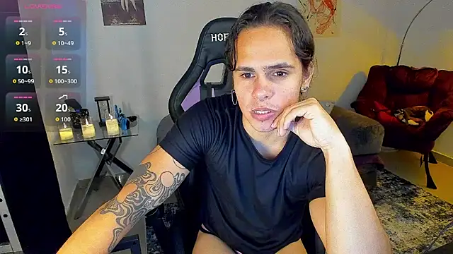 Snapshot of Maximiliano_scoott__ chatting on December 15, 8:24 pm Maximiliano scoott online show from December 15, 8:24 pm