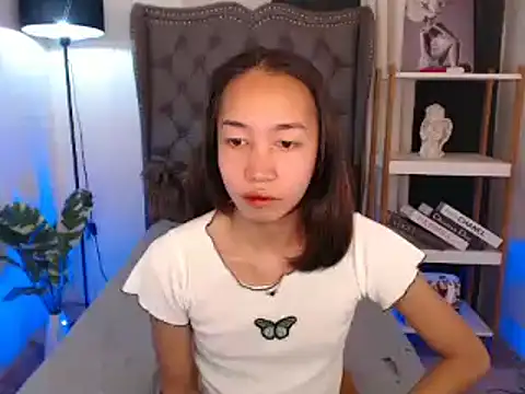 Snapshot of Sweet_kittyxx chatting on November 8, 4:23 am Sweet kittyxx online show from November 8, 4:23 am