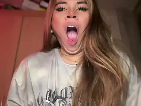 Snapshot of goddessofalltime chatting on December 5, 4:21 am goddessofalltime online show from December 5, 4:21 am