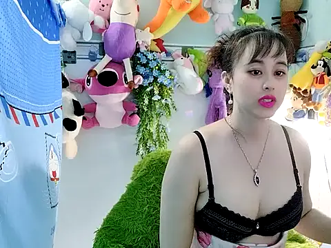 emgaixinhngoan online show from October 14, 12:50 pm