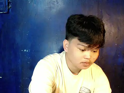 Reynelcock online show from November 27, 5:37 pm