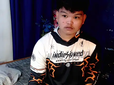 Reynelcock online show from February 15, 6:59 pm