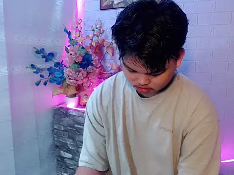 Reynelcock online show from June 2, 6:10 pm