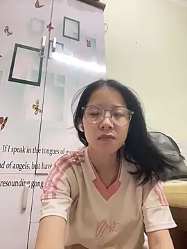 Snapshot of meomeo2k6 chatting on October 21, 1:56 pm meomeo2k6 online show from October 21, 1:56 pm