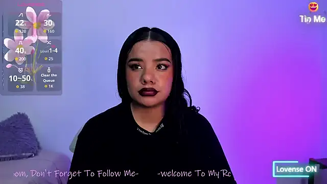 Snapshot of Shophie_thoopson chatting on December 14, 12:32 pm Shophie thoopson online show from December 14, 12:32 pm