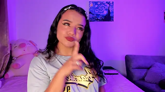 Shophie thoopson online show from February 24, 2:20 am