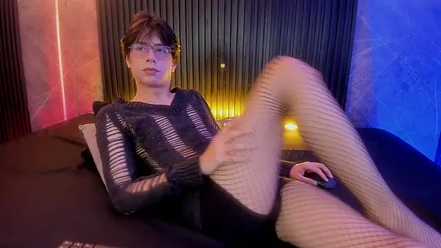 Snapshot of luixdust_ chatting on November 9, 11:19 am luixdust online show from November 9, 11:19 am