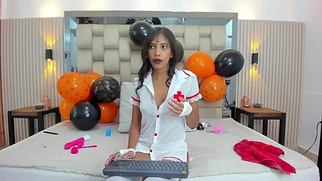 Snapshot of ikia_lopez_ chatting on October 31, 7:37 pm ikia lopez online show from October 31, 7:37 pm