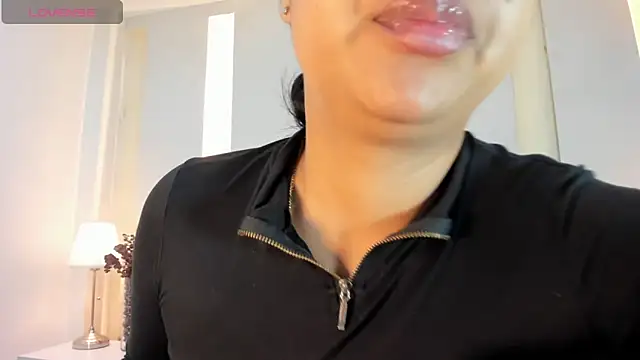 Snapshot of SalomeeBell chatting on October 27, 8:13 pm SalomeeBell online show from October 27, 8:13 pm