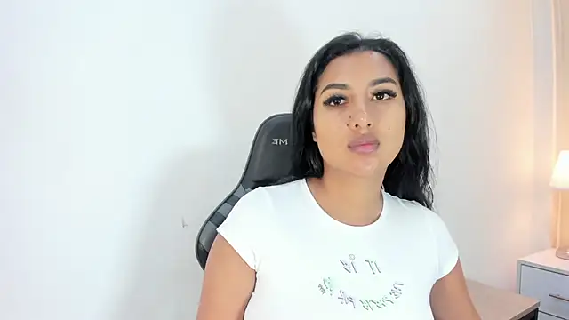 Snapshot of SalomeeBell chatting on December 15, 9:19 pm SalomeeBell online show from December 15, 9:19 pm