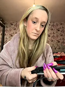 LucyRoseMae online show from December 4, 1:09 pm