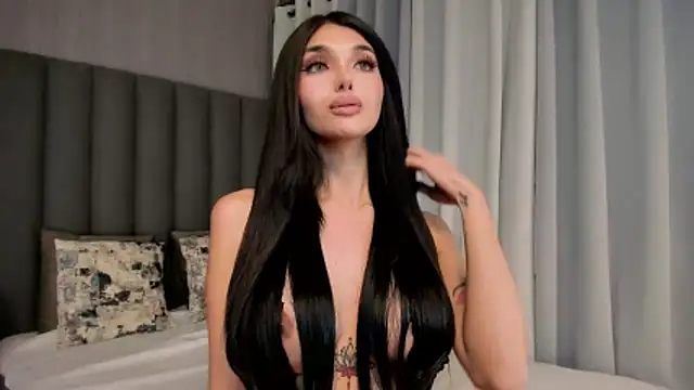 Snapshot of EmeraldGreyson chatting on February 6, 1:21 am EmeraldGreyson online show from February 6, 1:21 am