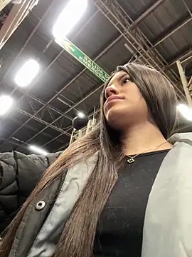 Snapshot of Isabella21_ chatting on February 7, 11:52 pm Isabella21 online show from February 7, 11:52 pm