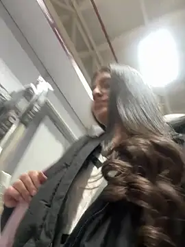 Snapshot of Isabella21_ chatting on February 22, 12:23 am Isabella21 online show from February 22, 12:23 am