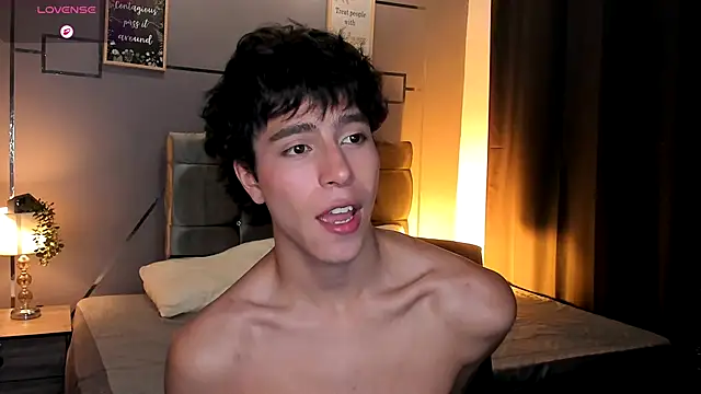 Snapshot of Christopher_77 chatting on November 21, 1:32 pm Christopher 77 online show from November 21, 1:32 pm