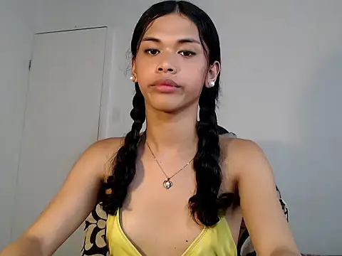 Snapshot of urcurlydiva chatting on November 10, 4:11 am urcurlydiva online show from November 10, 4:11 am