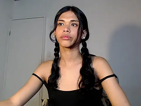 Snapshot of urcurlydiva chatting on November 24, 7:30 am urcurlydiva online show from November 24, 7:30 am