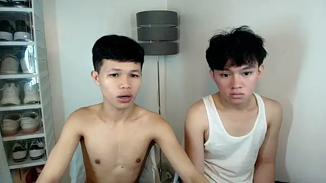 Snapshot of crazyasiantwink chatting on September 26, 5:44 am crazyasiantwink online show from September 26, 5:44 am