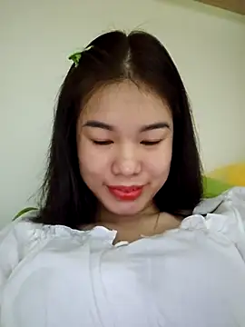 Snapshot of Baby-ladytits2025 chatting on October 28, 3:43 am Baby-ladytits2025 online show from October 28, 3:43 am