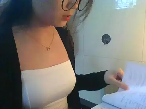 Snapshot of Linzly chatting on November 5, 2:55 am Linzly online show from November 5, 2:55 am