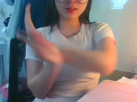 Snapshot of Linzly chatting on November 26, 2:45 am Linzly online show from November 26, 2:45 am