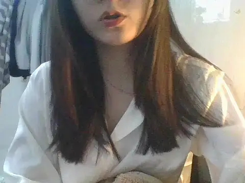 Snapshot of Linzly chatting on December 14, 2:50 am Linzly online show from December 14, 2:50 am